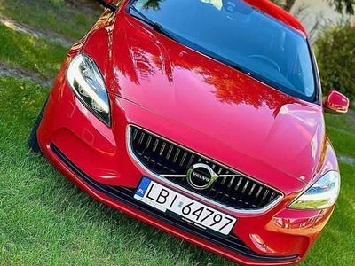 Czerwony Używany 2016 Volvo V40 Hatchback | 51 900 zł (Uczciwa cena)