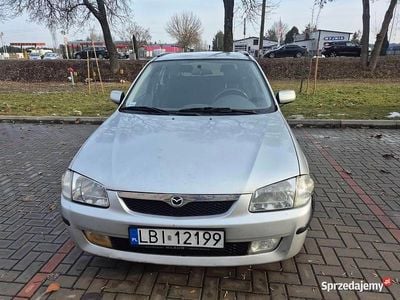 Używany Mazda 323F 2000 Srebrny Sedan/Limuzyna
