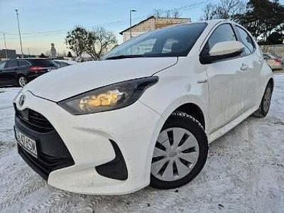 Używany Toyota Yaris Hybrid 98 KM (72 kW) 2021 Biały Hatchback