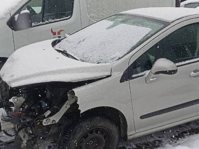 używany Peugeot 308 w całości kub na czesci karoseria