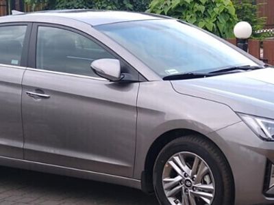 Szary Używany 2020 Hyundai Elantra Sedan/Limuzyna | 66 500 zł (Dość drogi)