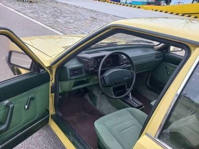 Żółty Używany 1979 Audi 80 Sedan/Limuzyna | 14 500 zł