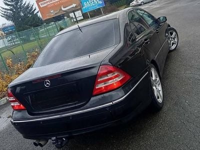 Używany Mercedes 320 2005 Czarny Sedan/Limuzyna