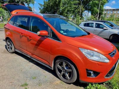 używany Ford Grand C-Max 1,6 tdciUmów rozmowę z ekspertemIle osób będzie brało kredyt?Jesteś:Rok urodzenia:Twoim podstawowym źródłem dochodu jest:Ile osób wchodzi w skład Twojego gospodarstwa domowego?Czy posiadasz zobowiązania finansowe, takie jak np.: kredyty,