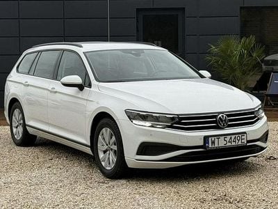 Biały Używany 2021 VW Passat Kombi | 89 900 zł (Dość drogi)