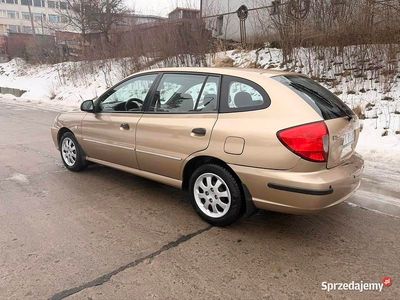 Używany Kia Rio 2005 Złoty Sedan/Limuzyna