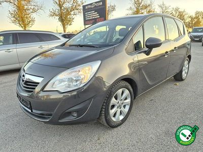 Szary Używany 2014 Opel Meriva Minivan | 23 900 zł (Uczciwa cena)