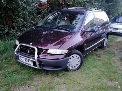 Używany Chrysler Voyager 1995 Bordowy Minivan