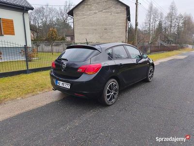 Czarny Używany 2011 Opel Astra Hatchback | 16 500 zł (Dobra cena)