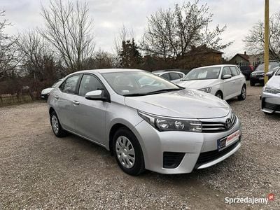 Używany Toyota Corolla 99 KM (72 kW) 2015 Czarny Sedan/Limuzyna