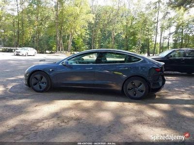 Używany Tesla Model 3 2020 Szary Sedan/Limuzyna