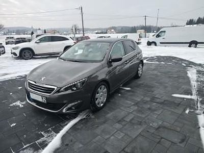 używany Peugeot 308 II kupiony w polskim salonie