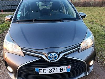 Szary Używany 2016 Toyota Yaris Hybrid Hatchback | 24 999 zł