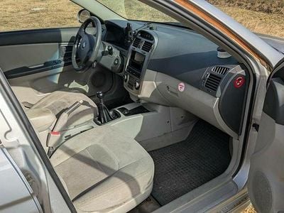 Używany Kia Cerato 2005 Srebrny Sedan/Limuzyna