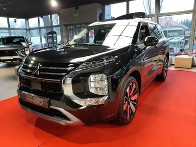 Czarny Nowe 2025 Mitsubishi Outlander P-HEV SUV | 268 890 zł