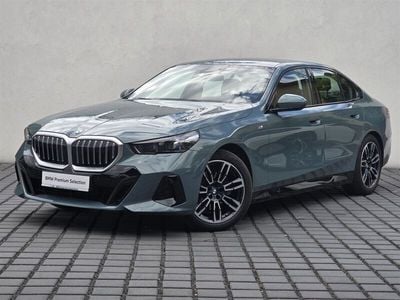 Zielony cape york metalizowany Używany 2024 BMW 520 Shadowline Sedan/Limuzyna | 234 900 zł (Super Cena)