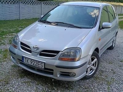 Używany Nissan Almera 2001 Srebrny Hatchback