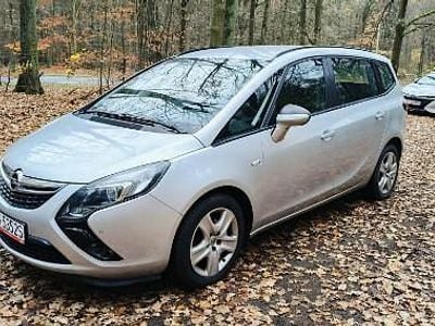 Srebrny Używany 2016 Opel Zafira Minivan | 35 000 zł (Uczciwa cena)