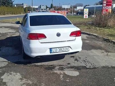 Używany VW Passat 105 KM (77 kW) 2011 Biały Sedan/Limuzyna