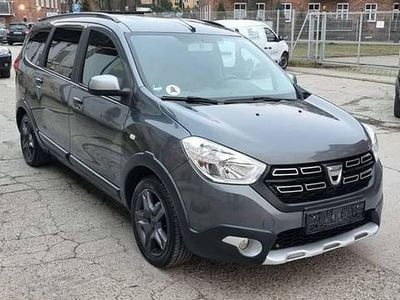 Grafitowy Używany 2017 Dacia Lodgy Stepway Minivan | 27 900 zł (Uczciwa cena)