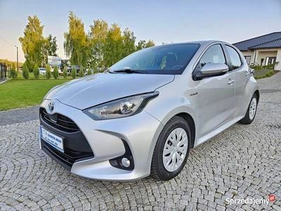 Używany Toyota Yaris Hybrid Comfort 2020 Srebrny Hatchback