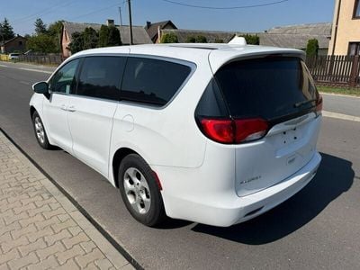 Biały Używany 2017 Chrysler Pacifica SUV | 45 800 zł