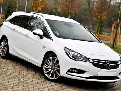 Biały (metalik, perła) Używany 2017 Opel Astra Cosmo Kombi | 35 900 zł (Uczciwa cena)