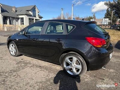 Używany Opel Astra 2010 Czarny Hatchback