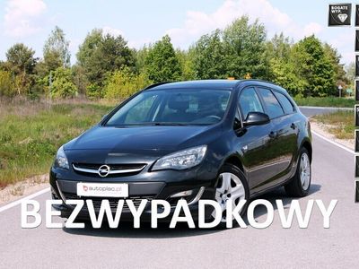 Używany Opel Astra 140 KM (102 kW) 2013 Czarny (metalik) Hatchback