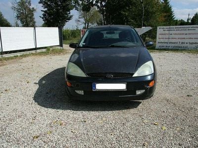 Szary (metalik) Używany 2000 Ford Focus Zetec Hatchback | 2699 zł