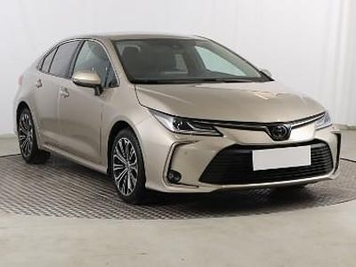 Używany Toyota Corolla 125 KM (91 kW) 2021 Złoty Sedan/Limuzyna