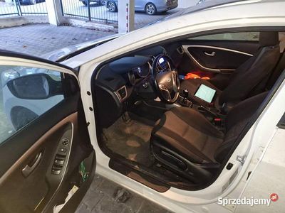 używany Hyundai i30 combi 7.2015- 1.6benzyna - 88kw - 105000km - lekko uszkodzony