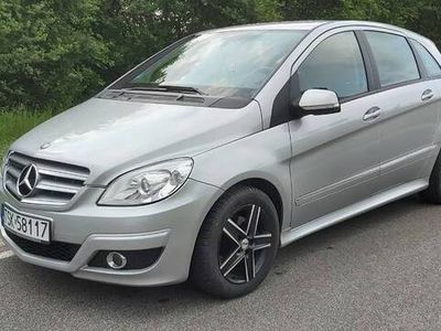 Używany Mercedes B180 2010 Srebrny Minivan