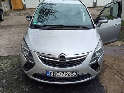 Srebrny Używany 2016 Opel Zafira Minivan | 44 900 zł
