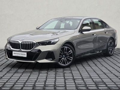 Szary oxide metalizowany Używany 2024 BMW 520 Shadowline Sedan/Limuzyna | 234 900 zł