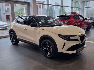 Lakier pastelowy biały z czarnym dachem sempione Nowe 2025 Alfa Romeo Junior Edizione Speciale SUV | 128 984 zł