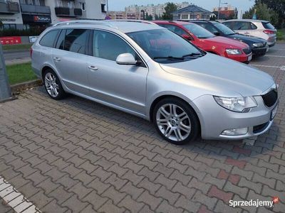 Używany Skoda Superb 105 KM (77 kW) 2011 Srebrny Sedan/Limuzyna