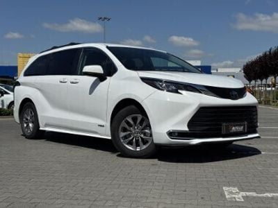 Biały Używany 2021 Toyota Sienna Minivan | 178 800 zł