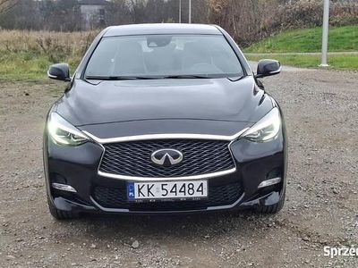 Używany Infiniti Q30 2016 Czarny Hatchback