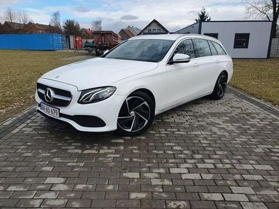 Używany Mercedes E220 194 KM (142 kW) 2016 Biały Kombi
