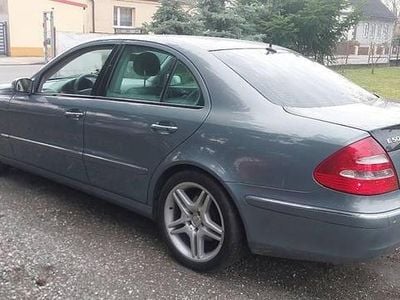 Niebieski Używany 2004 Mercedes E500 Sedan/Limuzyna | 19 999 zł