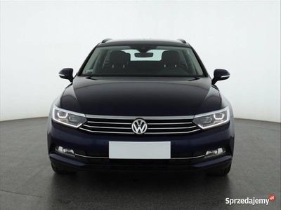 Niebieski Używany 2019 VW Passat Kombi | 59 999 zł (Uczciwa cena)