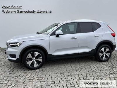Srebrny Używany 2022 Volvo XC40 SUV | 129 900 zł (Uczciwa cena)