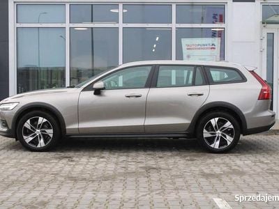 Używany 2022 Volvo V60 CC Kombi | 139 900 zł (Uczciwa cena)