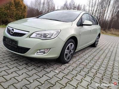 Zielony Używany 2011 Opel Astra Kombi | 15 900 zł (Dobra cena)
