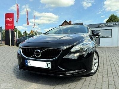 Używany Volvo V40 Summum 190 KM (139 kW) 2016 Czarny Kombi