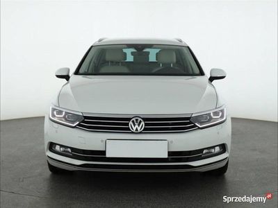 Biały Używany 2016 VW Passat Kombi | 53 999 zł (Uczciwa cena)