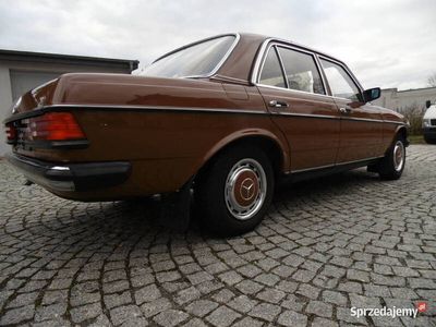 używany Mercedes E200 W123101tys.km.1982r oryginalny109km