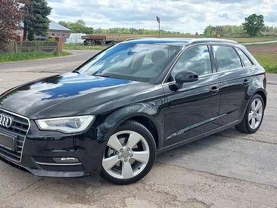 Używany Audi A3 2014 Czarny Hatchback