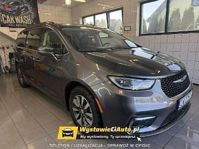 Używany Chrysler Pacifica 291 KM (214 kW) 2021 Srebrny (metalik) Minivan